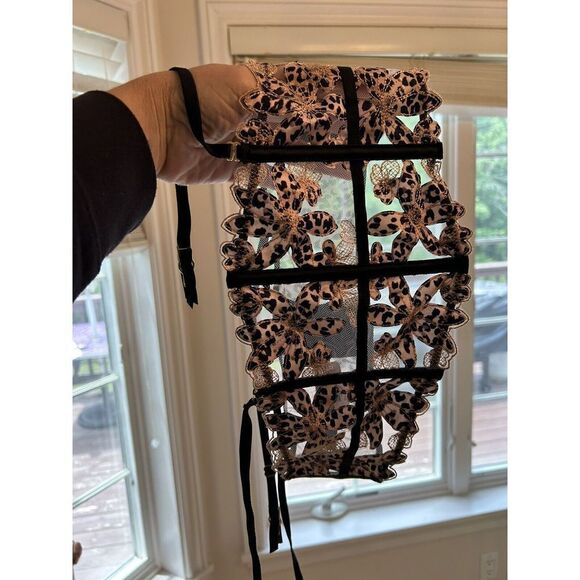 New Victoria’s Secret Lace Waist  clincher Garter Hooks Xs/S Animal Print Floral - Picture 2 of 5